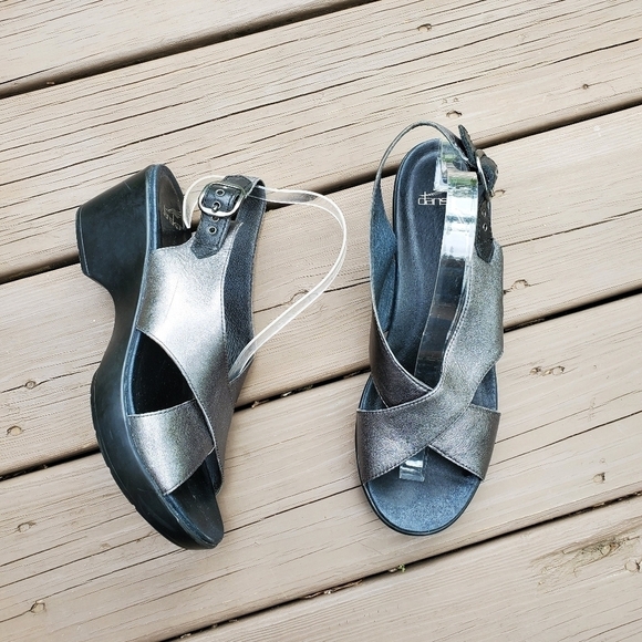 Dansko Jacinda Metallic Pewter Silver Criss Cross Strappy Slingback Sandals 42 - Picture 2 of 9